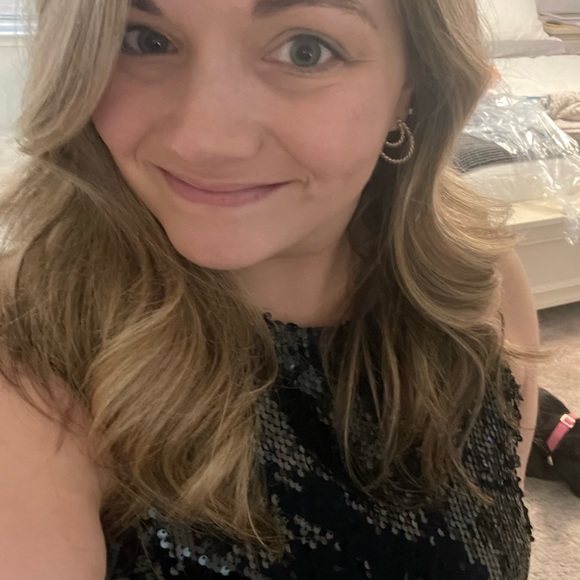 Meet your Posher, Kelli - Picture 2 of 4